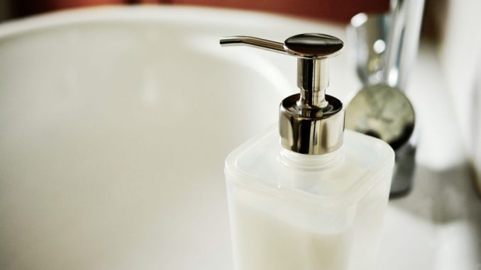 Topla voda i sapun najbolje uklanjaju bakterije, ističe lekar iz KBC Osijek 1