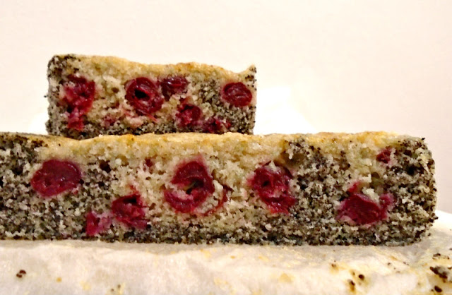 Recept nedelje: Kolač sa makom i višnjama 2 Recept nedelje: Kolač sa makom i višnjama 2