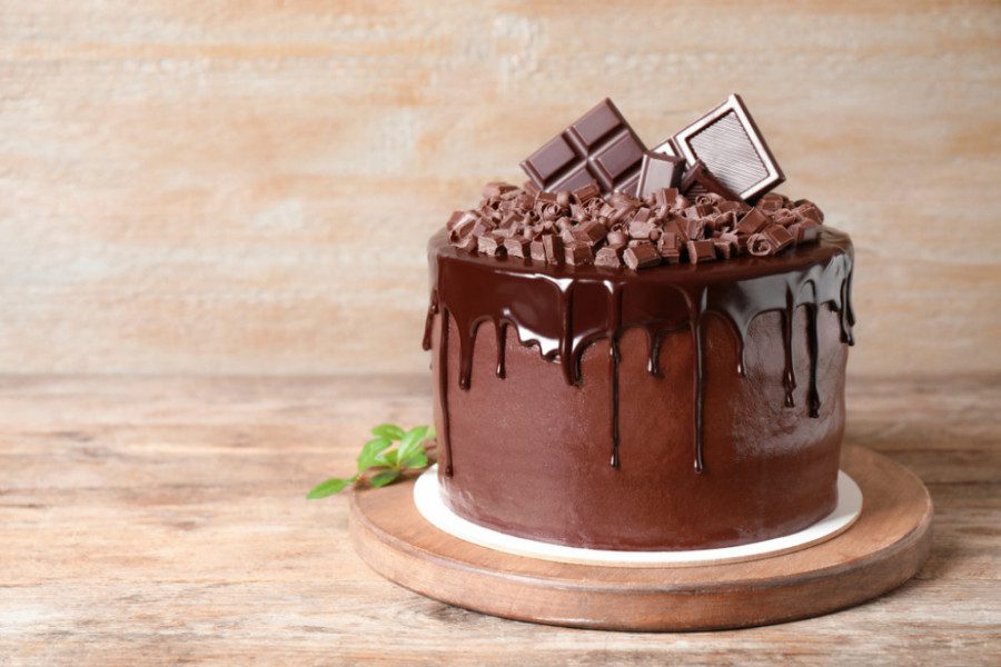 posna-cokoladna-torta-sa-vocem-i-keksom:-recept-za-brz-desert,-bez-pecenja