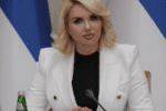 sako-darije-kisic-idealno-prikriva-svaki-visak-kilograma:-savrsen-je-na-crnu-kombinaciju-i-jako-je-elegantan
