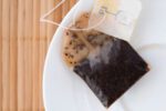 ne-bacajte-iskoriscenu-kesicu-caja:-okacite-je-na-kvaku-ili-na-radijator,-odusevicete-se-kada-vidite-zasto