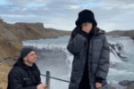 turistkinja-mu-je-unistila-prosidbu:-na-snimku-se-sve-vidi,-ali-jedni-tvrde-da-ovo-nije-uradila-namerno,-a-drugi-da-je-tacno-znala-sta-radi