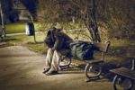 poznati-koji-su-nekada-su-spavali-na-ulici-i-jeli-iz-kontejnera:-od-beskucnika-do-milionera