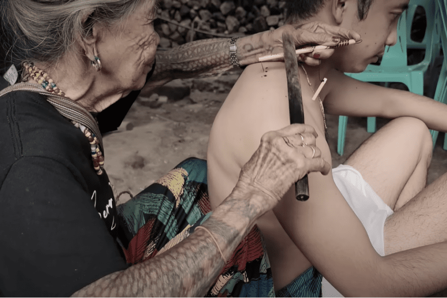 ima-106-godina-i-dalje-tetovira-ljude:-baka-sa-filipina-osvojila-svet,-ona-je-najstariji-majstor-tetovaza