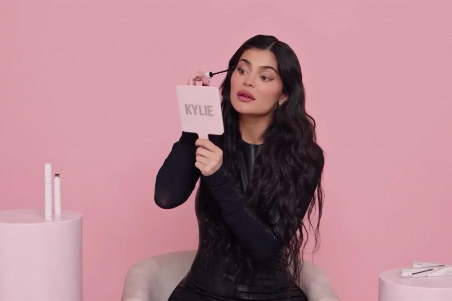 trik-za-krupnije-oci:-kajli-dzener-otkrila-caku-zbog-koje-ima-zavodljiv-i-senzualan-pogled!