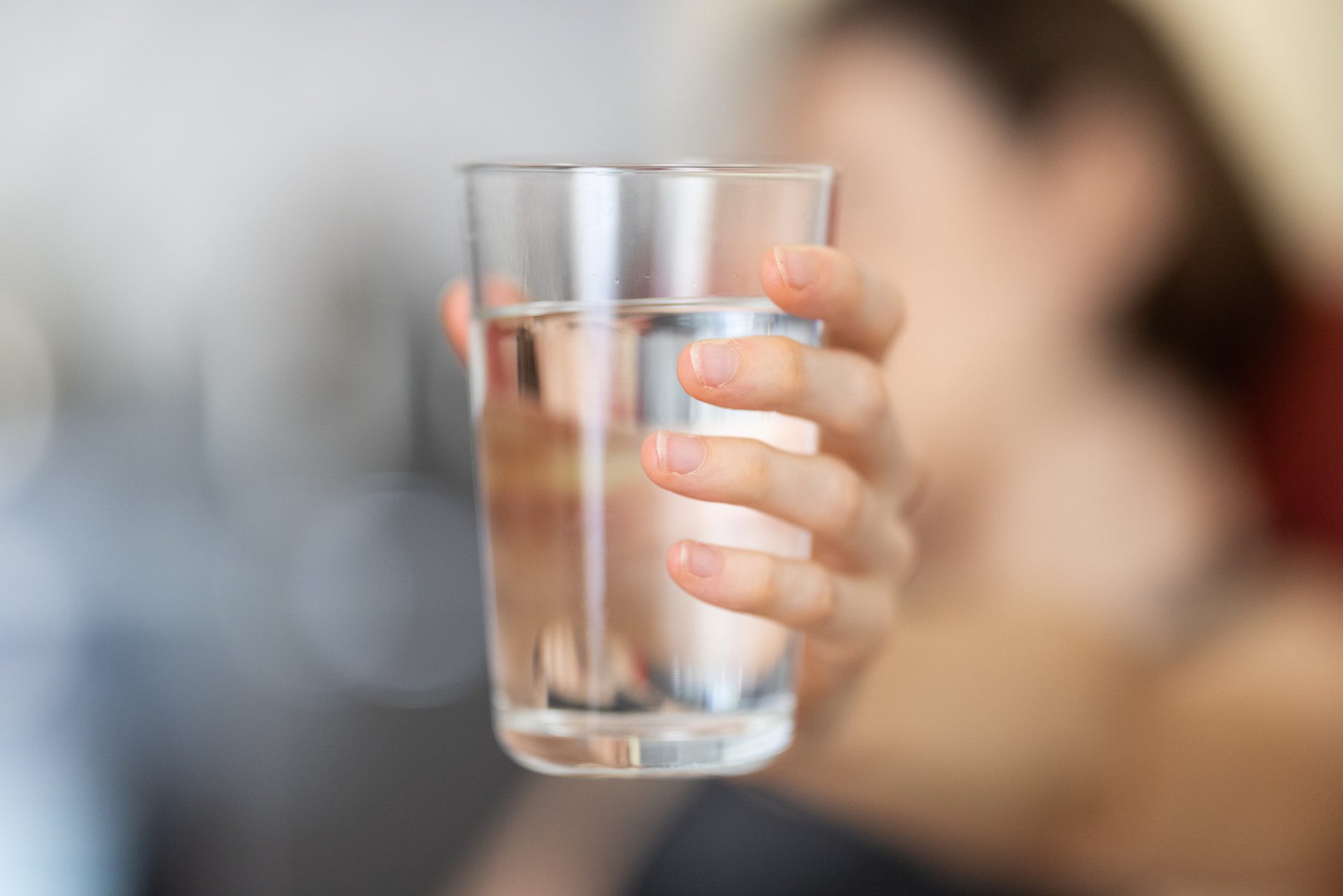 kako-se-natjerati-da-pijete-dovoljno-vode?-primijenite-ove-trikove-jer-dehidracija-moze-biti-veoma-opasna