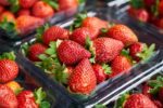 ne-bacajte-peteljke-jagoda:-mozete-si-skuhati-iznimno-ljekovit-caj-pun-vitamina-c-i-antioksidansa