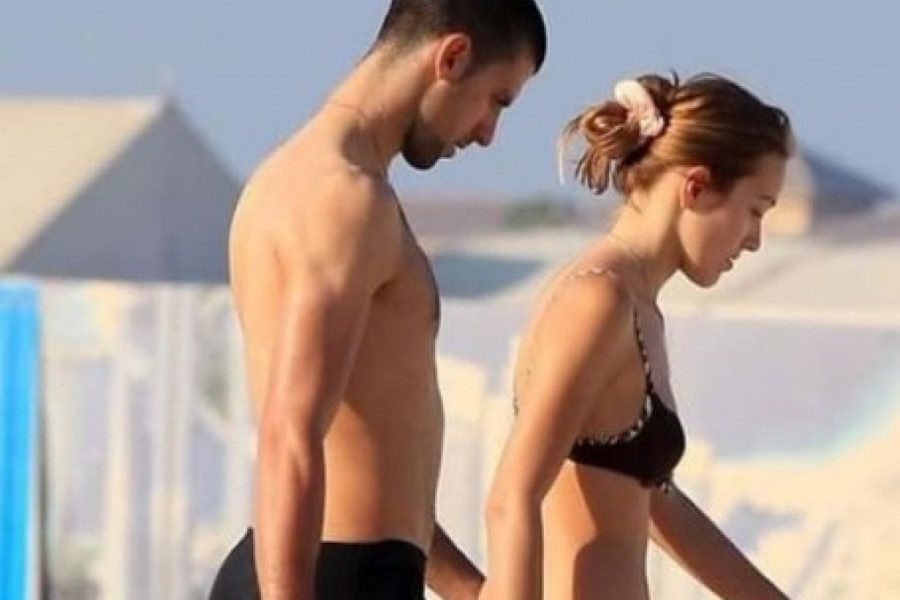 snimci-sa-odmora-koji-oduzimaju-dah:-jelena-djokovic-u-bikiniju-pokazala-kakva-je-lepotica,-trbusnjaci,-vitka-linija