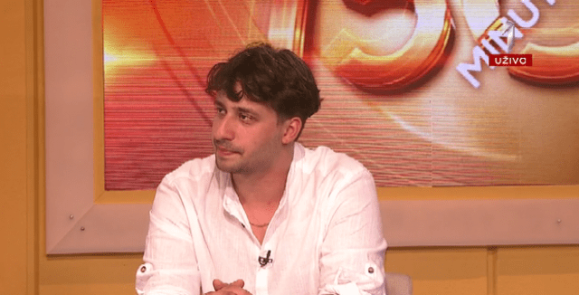 nikola-djordjevic-je-mladi-umetnik-koji-po-gradu-ostavlja-motivacione-poruke:-kako-gradjani-reaguju-na-njegove-romanticne-reci?