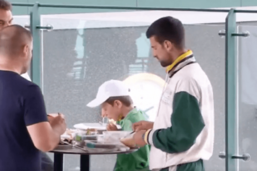 novak-bez-ove-vocke-ne-ide-nigde:-daje-energiju,-pozitivno-utice-na-creva-i-kosti,-puna-vitamina-i-minerala