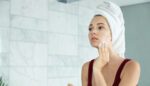 ceo-zivot-micelarnu-vodu-koristimo-pogresno:-evo-kako-se-pravilno-koristi,-zene-iznenadjene-ovim-trikom