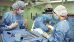 lekari-uklonili-gigantski-tumor-jajnika:-mladoj-zeni-u-stomaku-"cudoviste"-naraslo-do-neverovatnih-23-kilograma