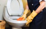 uz-ovaj-jednostavan-trik-wc-skoljka-ce-vam-blistati:-potrebna-su-samo-dva-sastojka