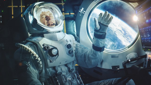 kosmonaut-je-godinu-dana-bio-zarobljen-u-svemiru,-a-kada-se-vratio-njegova-zemlja-nije-postojala:-prica-koja-izaziva-jezu!