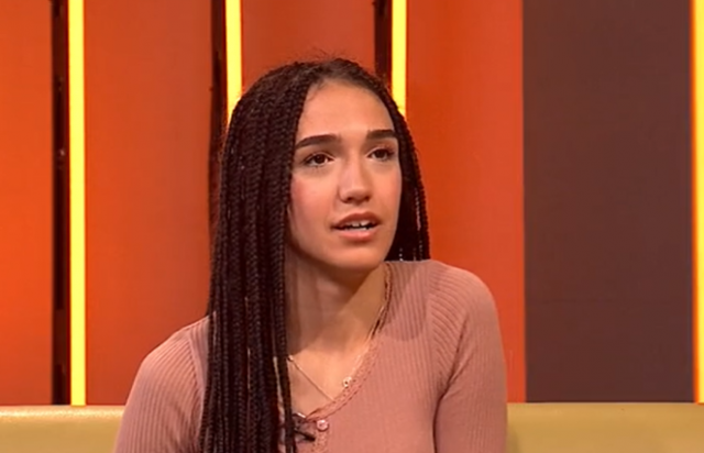 jovanka-mandaric-iz-srbije-otisla-u-afriku-kako-bi-volontirala-i-radila-na-edukaciji-dece:-predavala-im-je-cak-tri-predmeta!-(video)