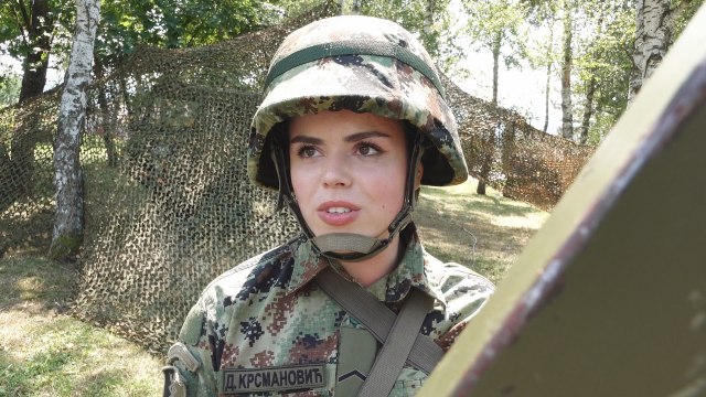 dajana-je-ponosni-vojnik-srbije:-putovanja-zamenila-puskom-i-uniformom!
