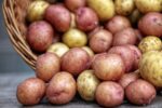 ne-prosipajte-vodu-u-kojoj-ste-kuvali-krompir!-pravo-je-blago,-evo-za-sta-je-sve-mozete-koristiti…