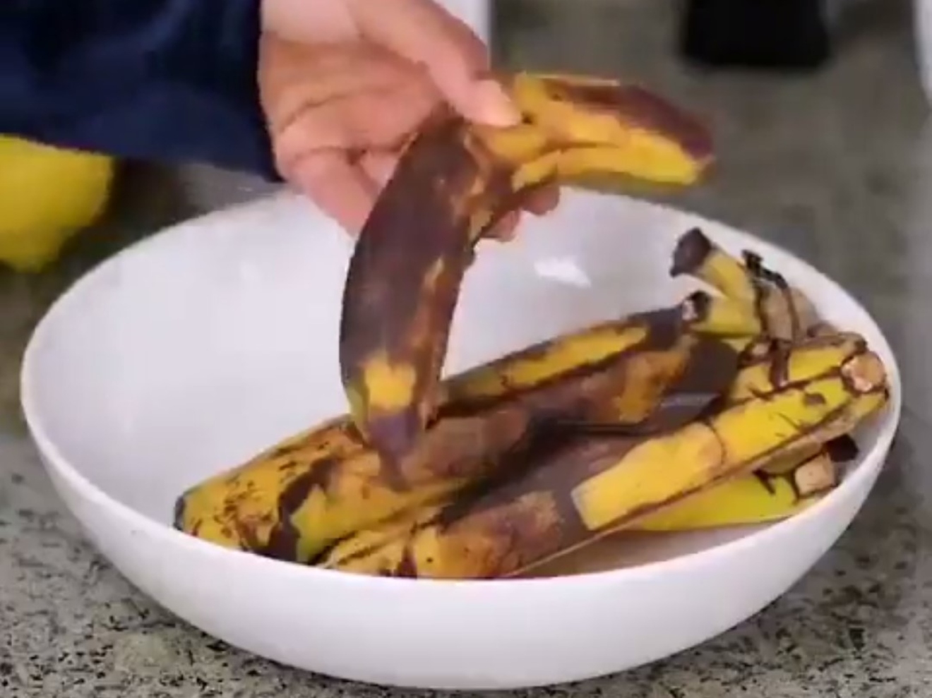 pogledajte-sto-treba-napraviti-kako-bi-zastitili-banane-od-truljenja