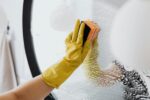 postoji-lak-nacin-za-skidanje-mrlja-na-zidovima-i-tkanini:-treba-vam-sredstvo-koje-koristite-na-sebi