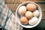 smedja-ili-bela-jaja:-postoji-li-razlika-i-koja-su-zdravija?