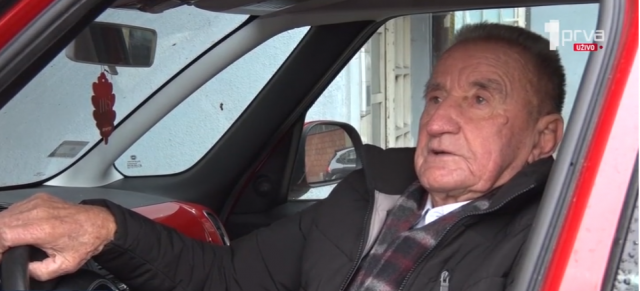 milosa-(92)-smatraju-najstarijim-aktivnim-vozacem-u-srbiji:-“kazu-natprosecna-inteligencija-i-dali-su-mi-na-jos-dve-godine-vozacku”-(video)