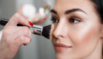 "anti-aging"-sminka:-brise-tragove-starenja-u-par-laganih-poteza,-nijanse-su-kljucne!
