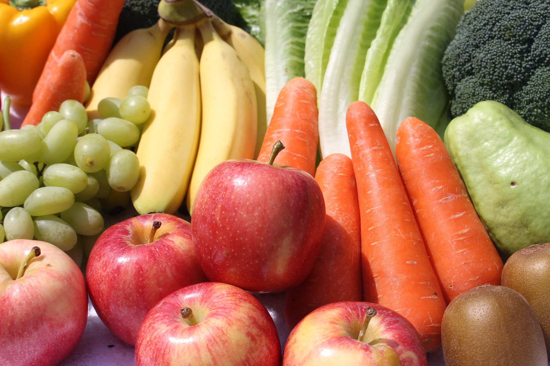 ovo-voce-i-povrce-nemojte-da-ljustite:-u-njihovoj-kori-ima-vise-gvozdja-i-vitamina-c-nego-u-plodu!