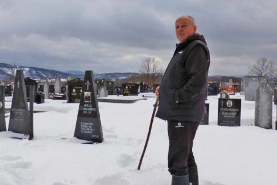 ne-prepisujte-nista-na-decu:-reci-koje-paraju-dusu,-obrad-na-spomeniku-ispisao-poruku-ocajnog-i-prevarenog-coveka