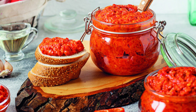 tradicionalna-ljutenica:-najbolja-i-najukusnija-zimnica,-ako-vec-niste-spremite-je-danas!