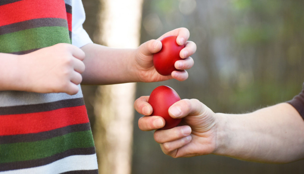 pripremite-se-za-uskrs-na-vreme:-pobedite-u-tucanju-jajima-pomocu-ovih-trikova,-i-to-posteno!