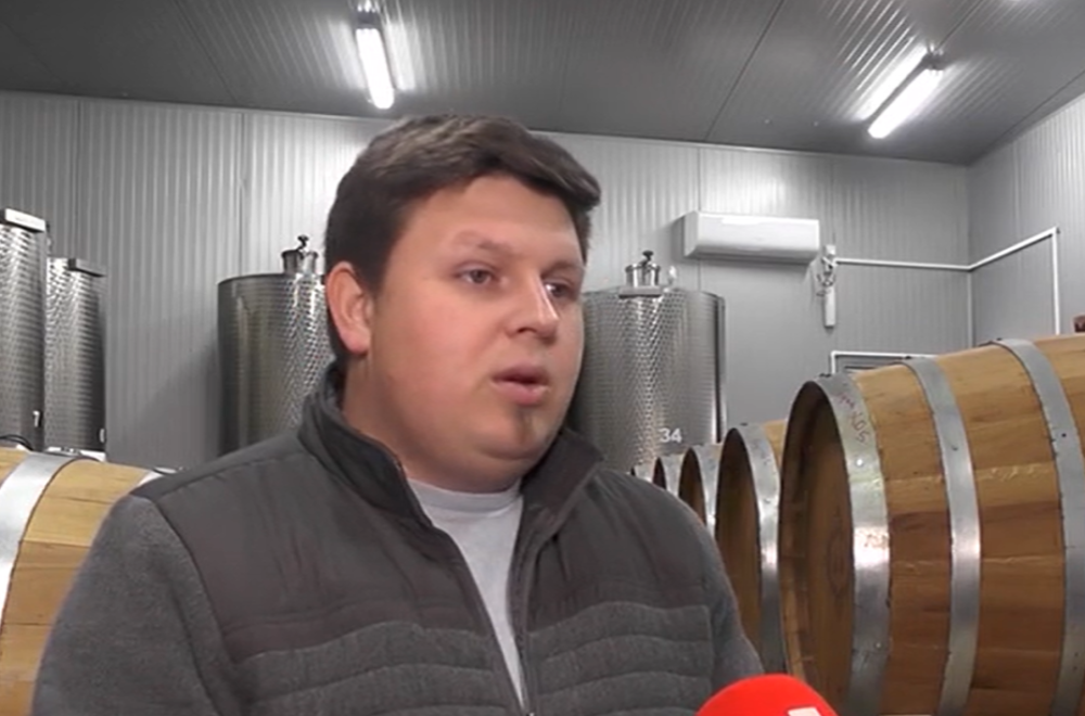 danijel-je-doktorirao-na-poljoprivrednom-fakultetu-sa-ocenom-10,-a-onda-je-odlucio-da-se-vrati-u-rodni-grad-i-nastavi-porodicnu-tradiciju!-(video)