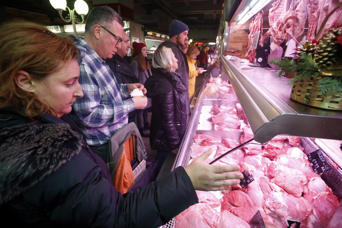 ovih-pet-vrsta-mesa-ne-bi-trebalo-kupovati-u-trgovini:-mesari-otkrili-na-sto-paziti