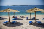 dermatolog-otkrio-trebamo-li-nanositi-zastitni-faktor-pod-suncobranom:-‘to-je-vec-poznati-mit’